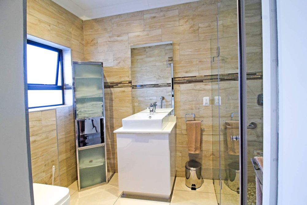 Cottage En-Suite Bathroom