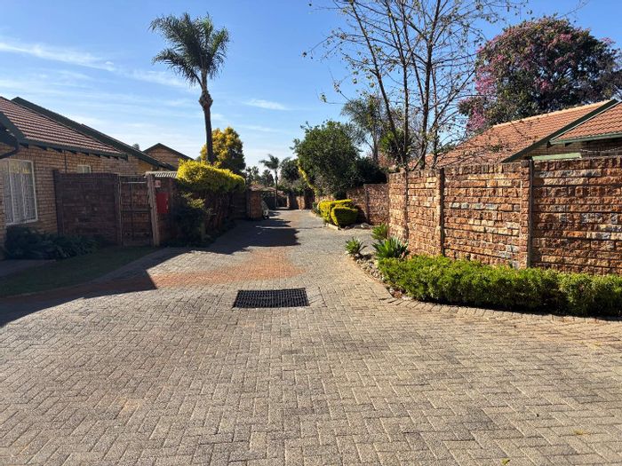 Property #2387659, Townhouse For Sale in Die Wilgers