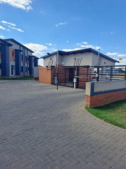 3-Bedroom Apartment To Rent in Terenure with security, balcony, and amenities.