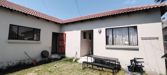 Hursthill House For Sale: 11-bedroom student accommodation with communal kitchens and lounge.