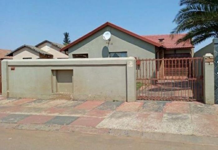Charming 3-Bedroom House For Sale in Protea Glen Ext 2 With Garage, Fireplace, and More!