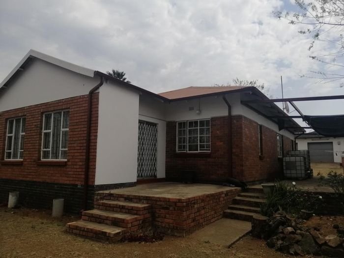 For Sale: Spacious 3-bedroom house with double garage and potential flatlet in Elsburg.