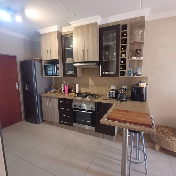 For Sale: Apartment in Moregloed with 2 bedrooms, balcony, and secure parking.