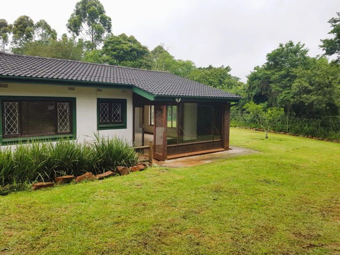 Cottage To Rent in Hillcrest Central: Pet-friendly, private yard, shared pool access.