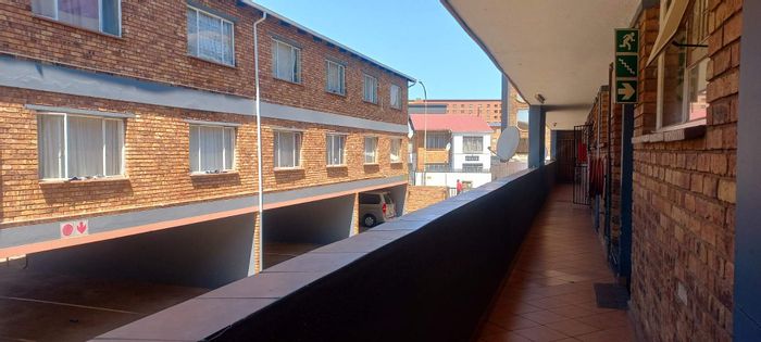 For Sale: 3-Bedroom Apartment in Kempton Park Central with 24-Hour Security.