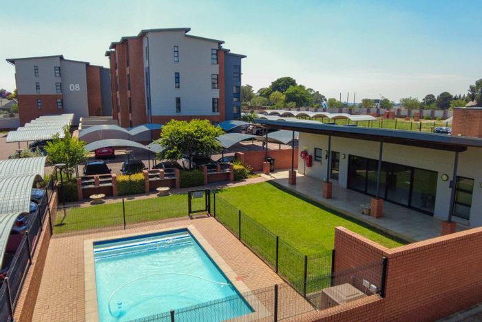 For Sale: Glen Marais Apartment with 2 Bedrooms, Security Estate, Covered Parking.