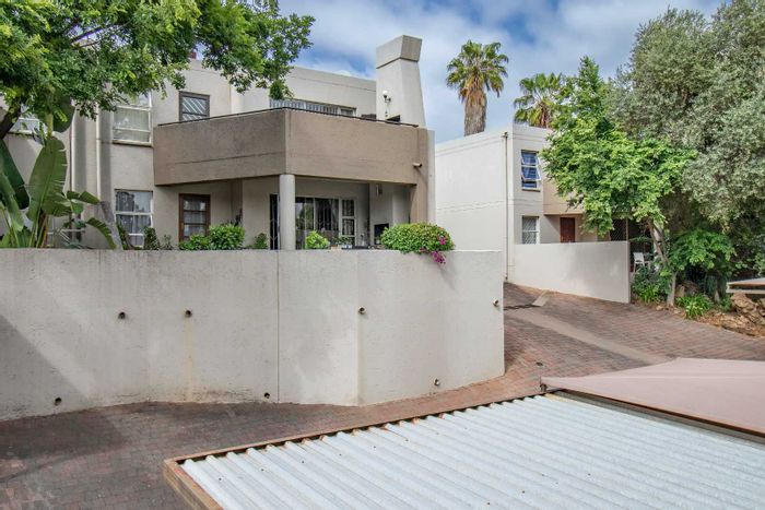 Property #2196476, Townhouse for sale in Bryanston