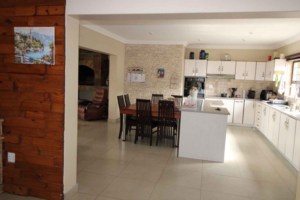 Kitchen dining