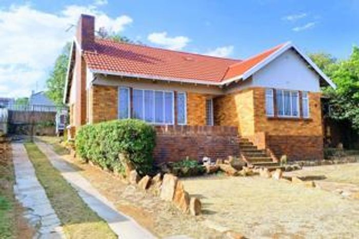 Linmeyer House For Sale: Spacious open plan living, three bedrooms, large garden, pool.