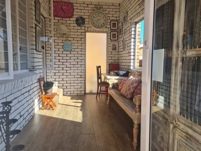 Zwartkop Townhouse For Sale: 3 Beds, secure complex, pet-friendly, near amenities.