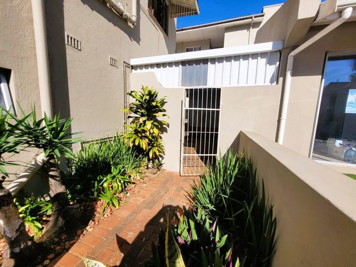 Windermere Business To Rent: Cozy space with outdoor area and separate loo.