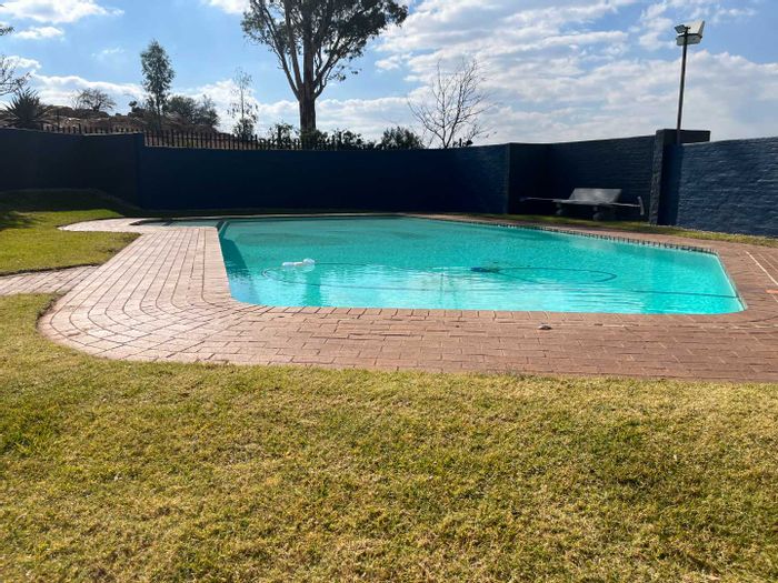 2-Bedroom Apartment To Rent in Roodepoort Central with pool, garden, and parking.