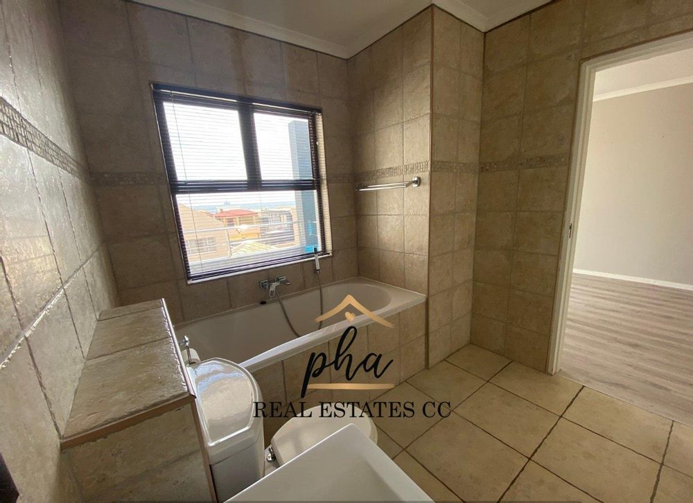 Master bedroom, ensuite bathroom