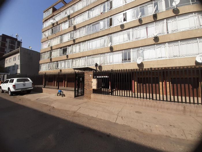 For Sale: 3-bedroom apartment in Sunnyside with open-plan living and customization potential.