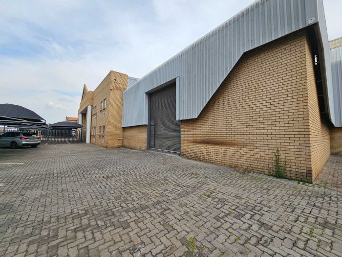 Industrial Unit To Rent in Spartan: 1,092.55sqm with 3Phase power and truck access.