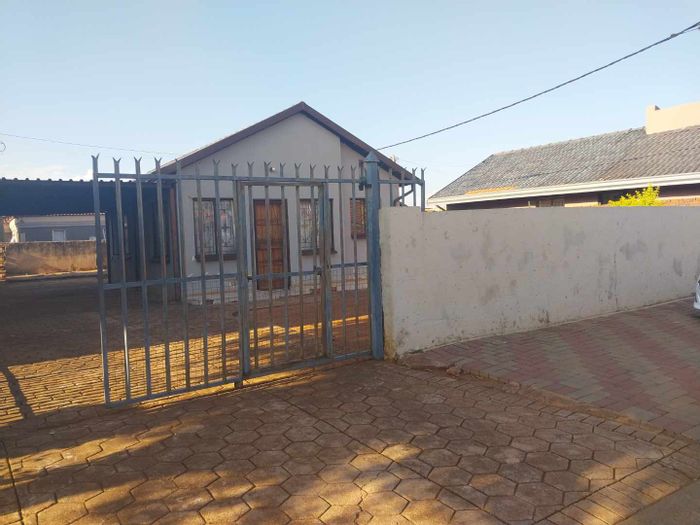 Property #2217601, House rental monthly in Mahube Valley