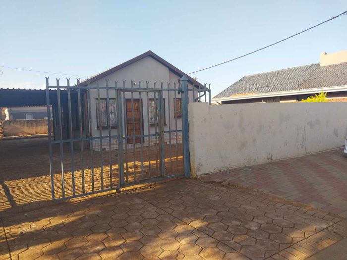 Property #2217601, House Rental Monthly in Mahube Valley