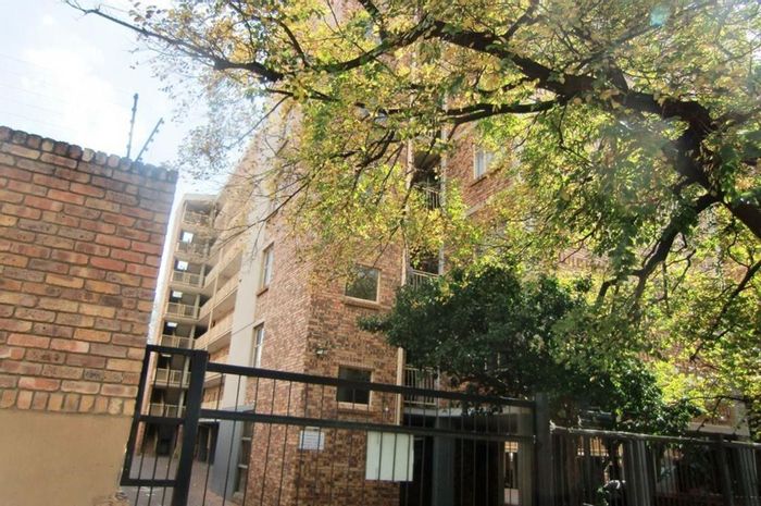 Property #2463302, Apartment For Sale in Silverton