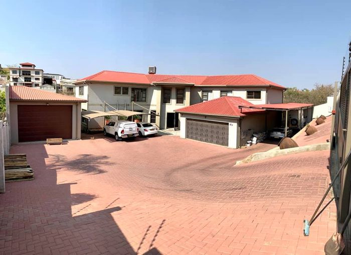 For Sale: Auasblick House with 4 Bedrooms, Pool, and Ample Parking.