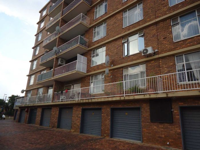 Rietfontein Apartment For Sale: 3 Bedrooms, 2 Bathrooms, Garages, Play Area.