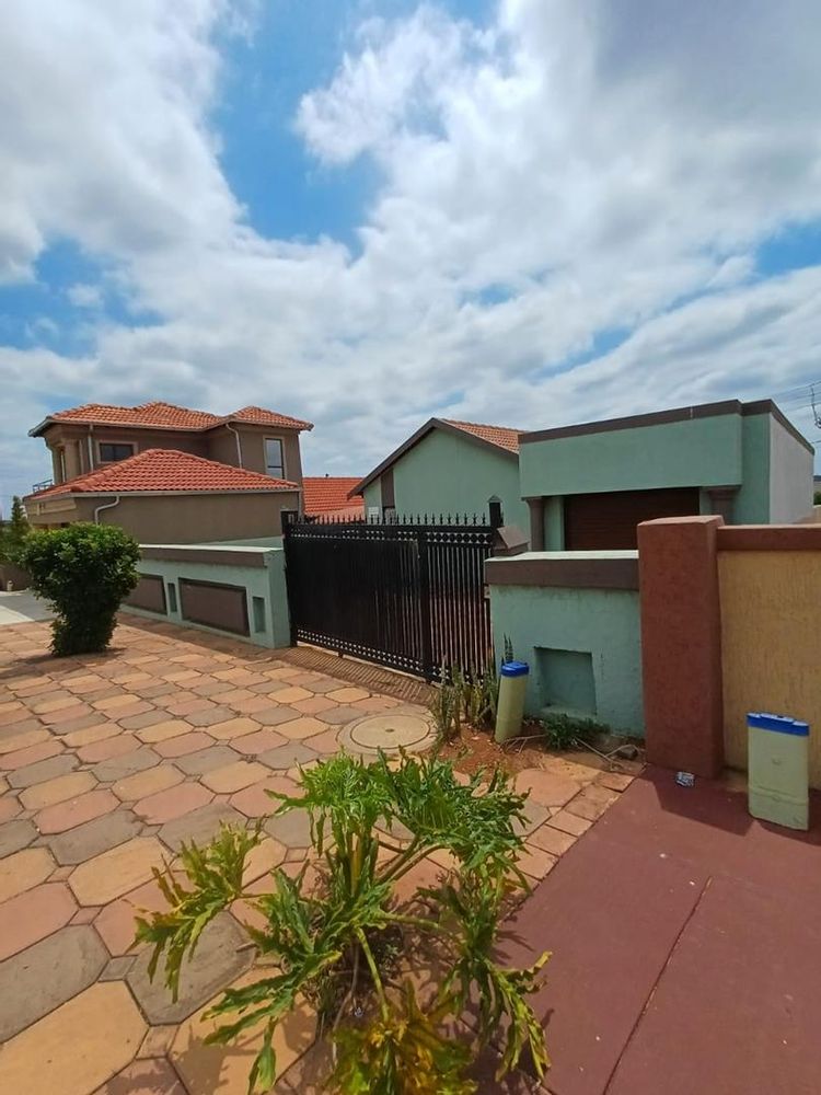 House For Sale in Mamelodi East Two bedrooms, garage, outdoor toilet