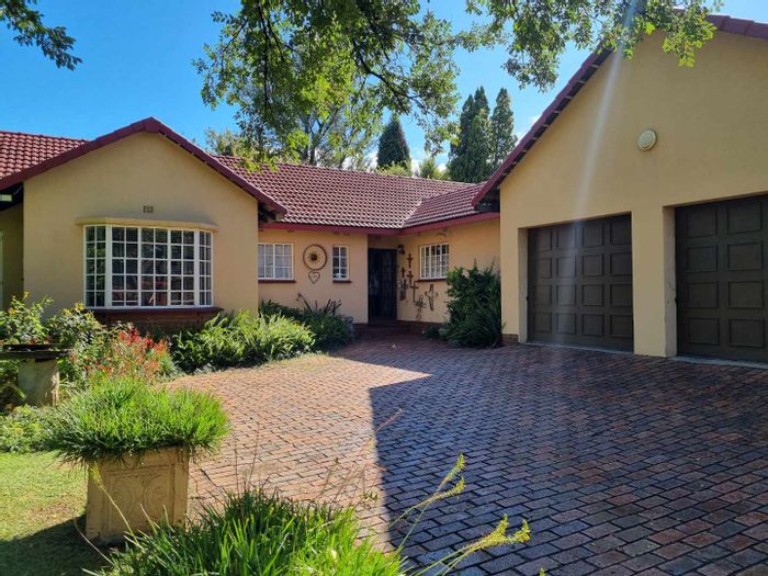 Spacious 4-bedroom house in Brackenhurst with outdoor entertainment area, for sale.