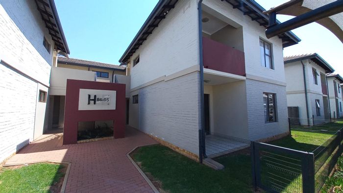 For Sale: Apartment in Benoni North AH with pool, security, and solar energy.