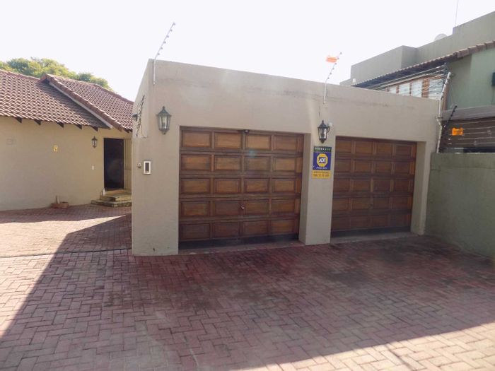 3 Bed, 2 Bath House to Rent in Edenburg with Garden and Double Garage.