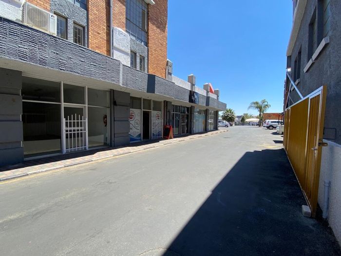 Retail Space To Rent in Southern Industrial Area, 27m² with utilities included.