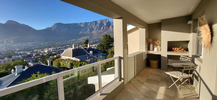 Tamboerskloof Townhouse To Rent: Views, garage, balcony, office, no loadshedding.