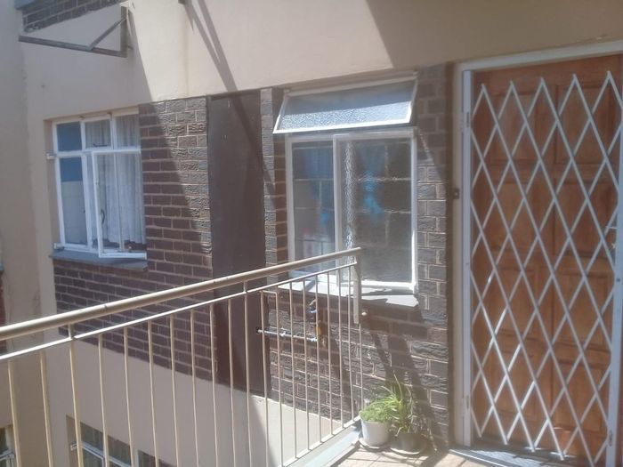 Sunnyside Apartment For Sale: 2.5 bedrooms, spacious layout, prime location, urban convenience.