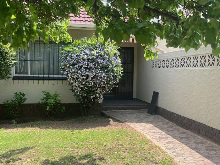 For Sale: House in Freeway Park with large garden, security features, and ample parking.