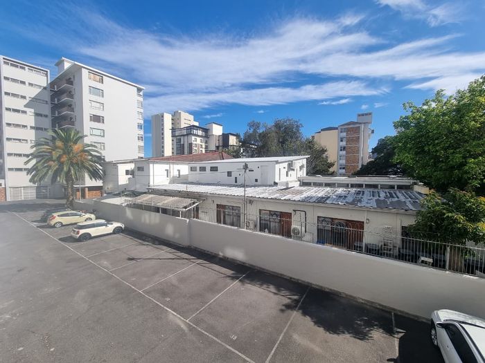 1-Bedroom Apartment To Rent in Sea Point with Parking, Close to Promenade.