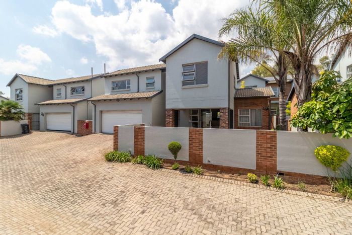 Honeydew Manor House For Sale: 3 beds, pool, open-plan living, double garage.