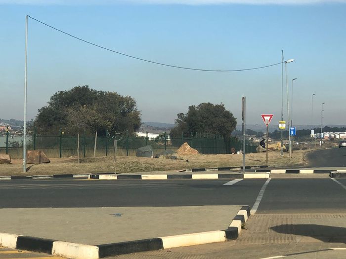 Industrial unit to rent in Cosmo City with 80AMP power and fibre internet.