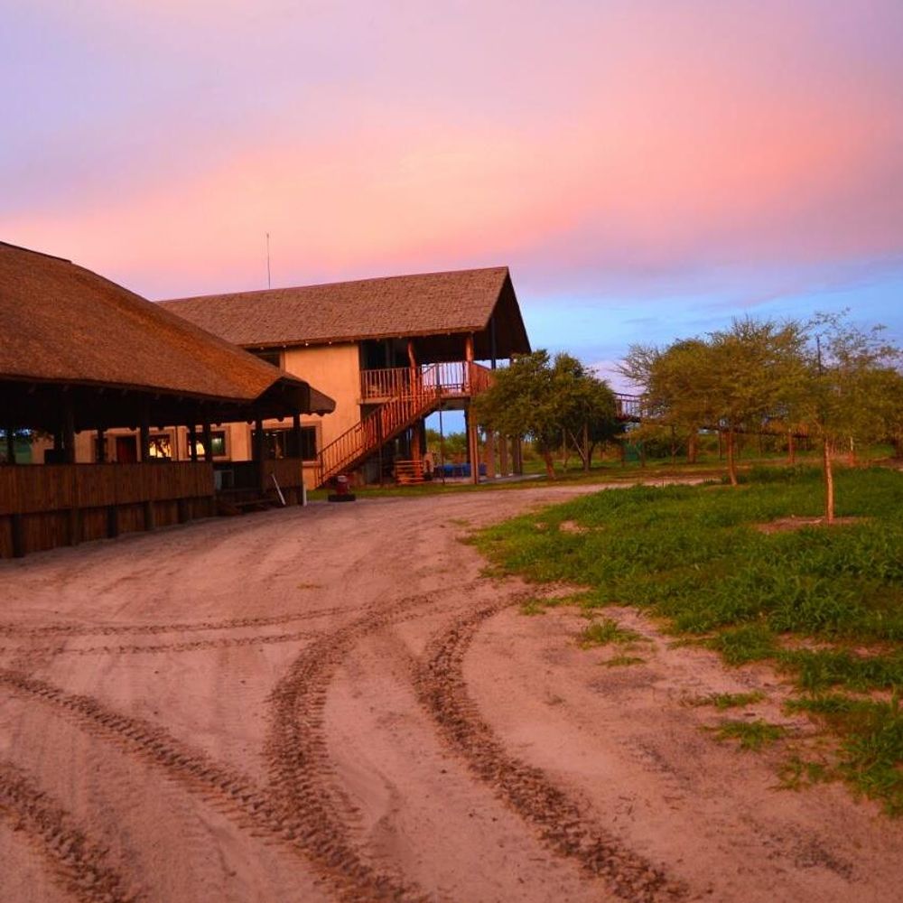 Main building (Lodge) with lapa