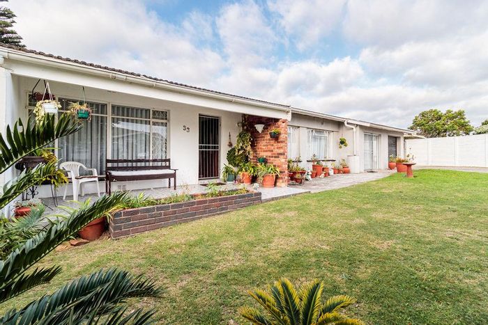 For Sale: 3-bedroom house in Westering with indoor braai, flatlet, and garden.