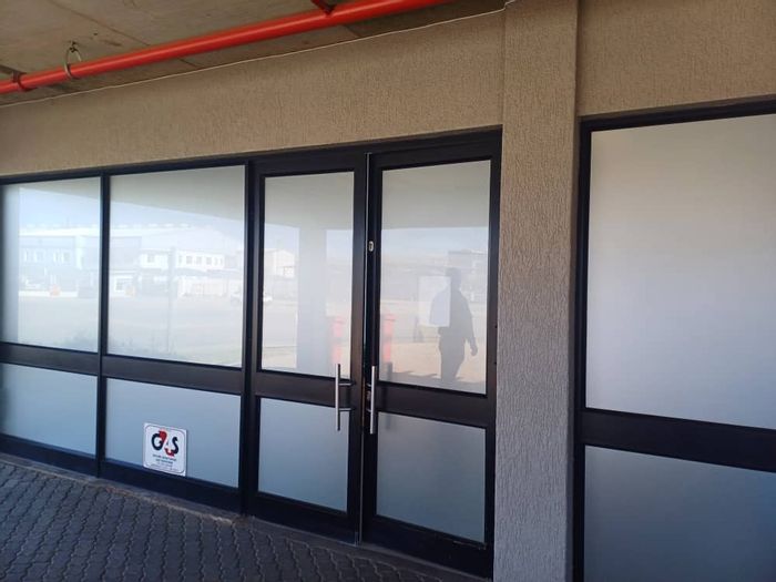 Property #2393569, Retail Rental Monthly in Lafrenz Industrial