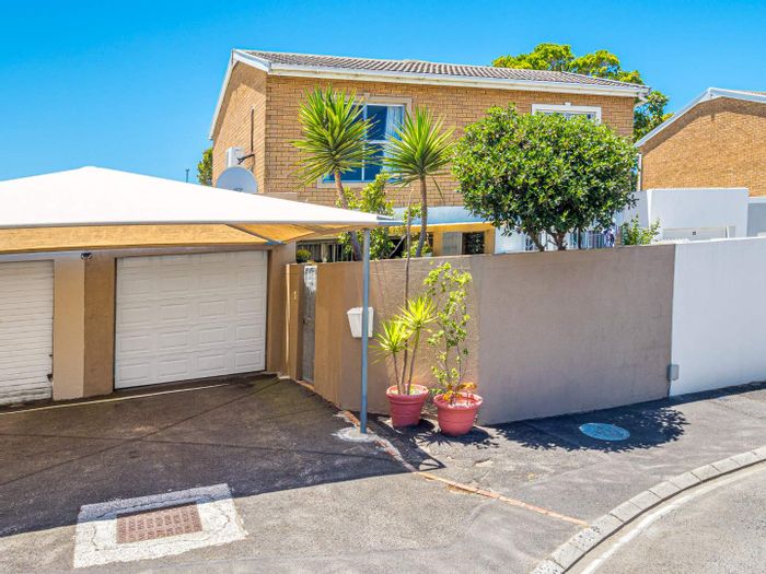 Kenilworth House For Sale: Secure living with gardens, garage, and entertainment area.