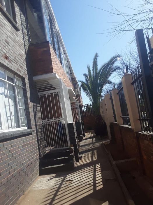 Property #2184428, Townhouse rental monthly in Primrose