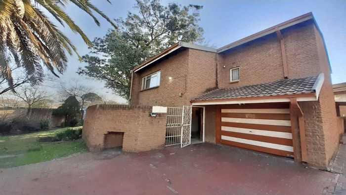 Charming 3-bedroom townhouse for sale in Vereeniging Central, featuring classic architecture.