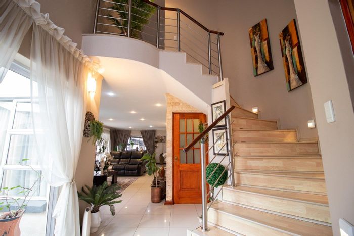 New Redruth House For Sale: 4 Bedrooms, Pool, Bar, Solar Panels, Security.