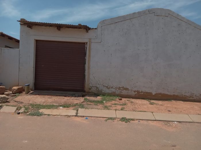 Chief A Luthuli Park Houses for sale