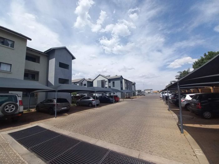 Townhouse For Sale in Boksburg Central: 2 beds, patio, 24-hour security.