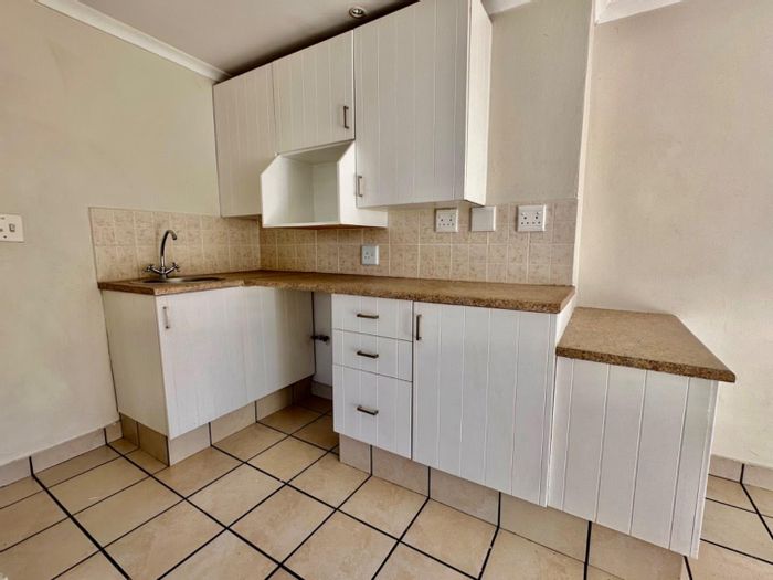 Property #2290799, Cottage Rental Monthly in Melville