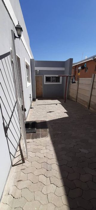 Property #1965435, House pending sale in Otjomuise Extension 4