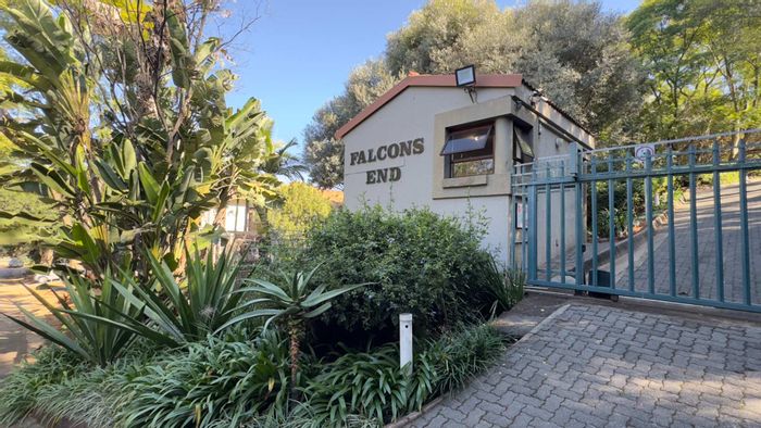 Kilberry Townhouse For Sale: 3 Bedrooms, Pool, Security, and Convenient Location.