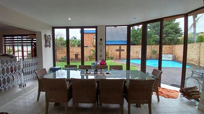 4-Bedroom House For Sale in Glen Erasmia with Pool and Entertainment Area.