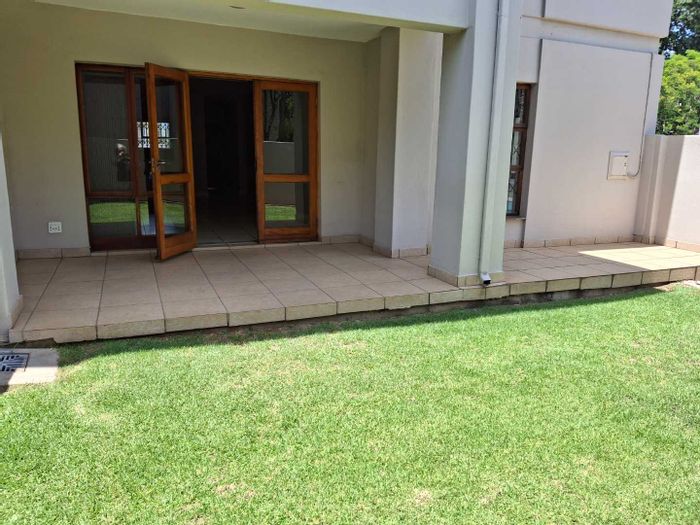 Atholl Apartment To Rent: Two bedrooms, garden access, pool, secure parking, prime location.