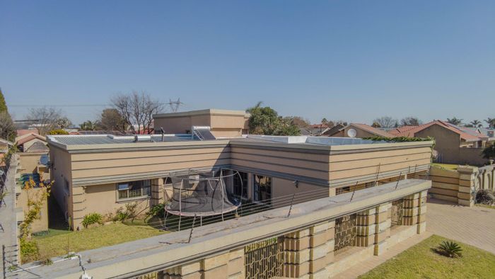 Mackenzie Park House For Sale: 4 beds, pool, study, double garages, secure living.